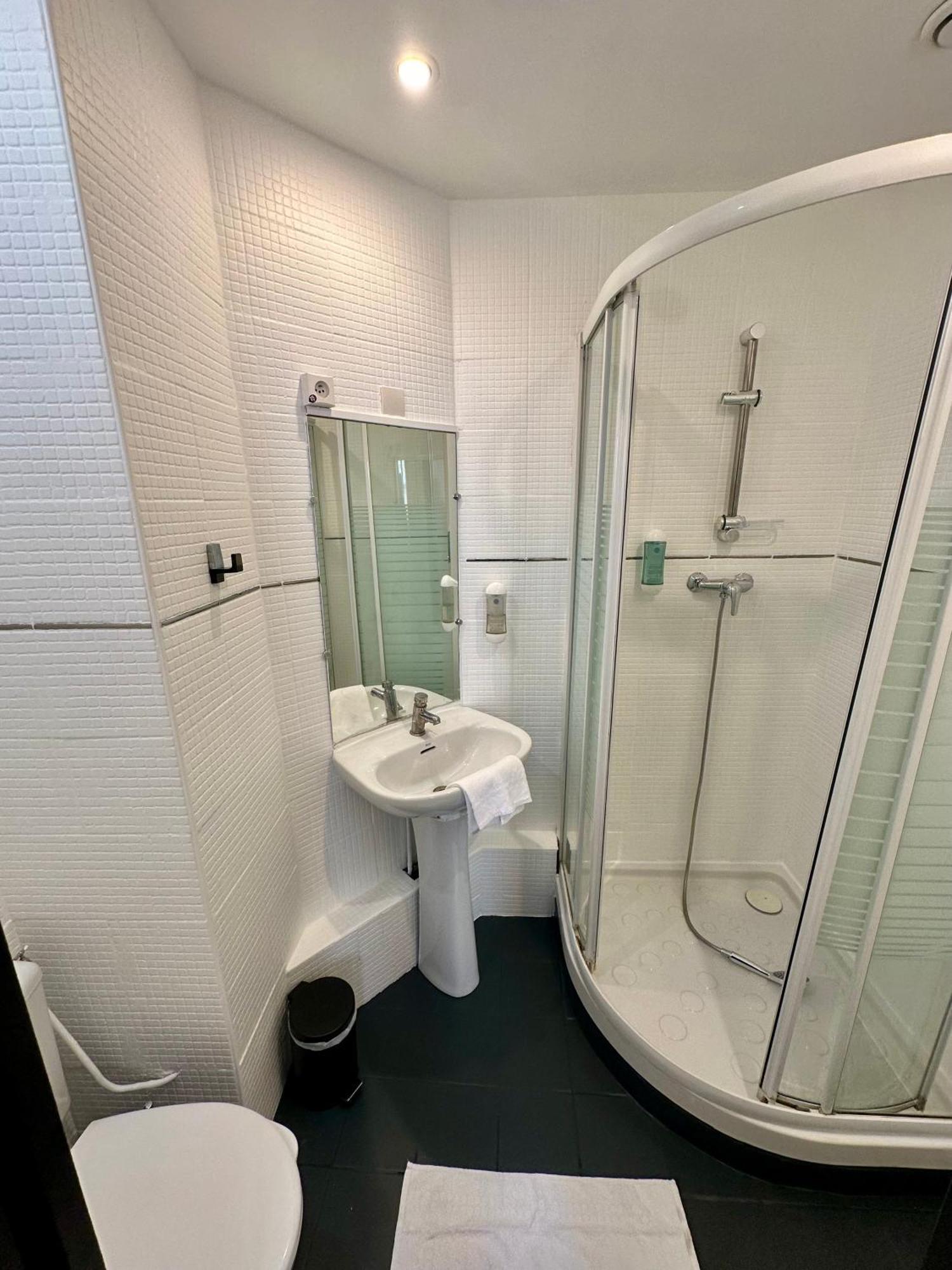 Hotel Victor Hugo Кламар Екстериор снимка