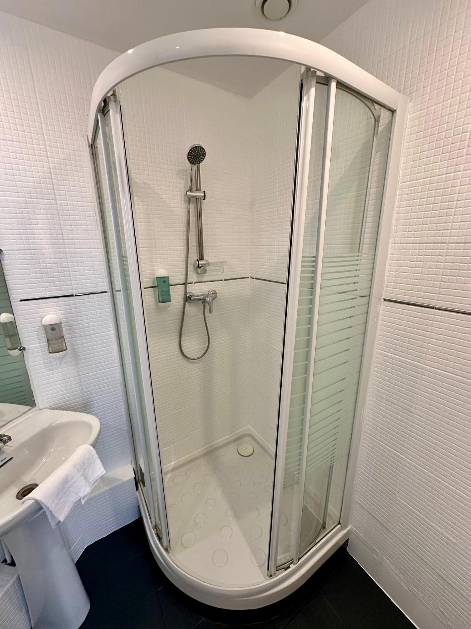 Hotel Victor Hugo Кламар Екстериор снимка