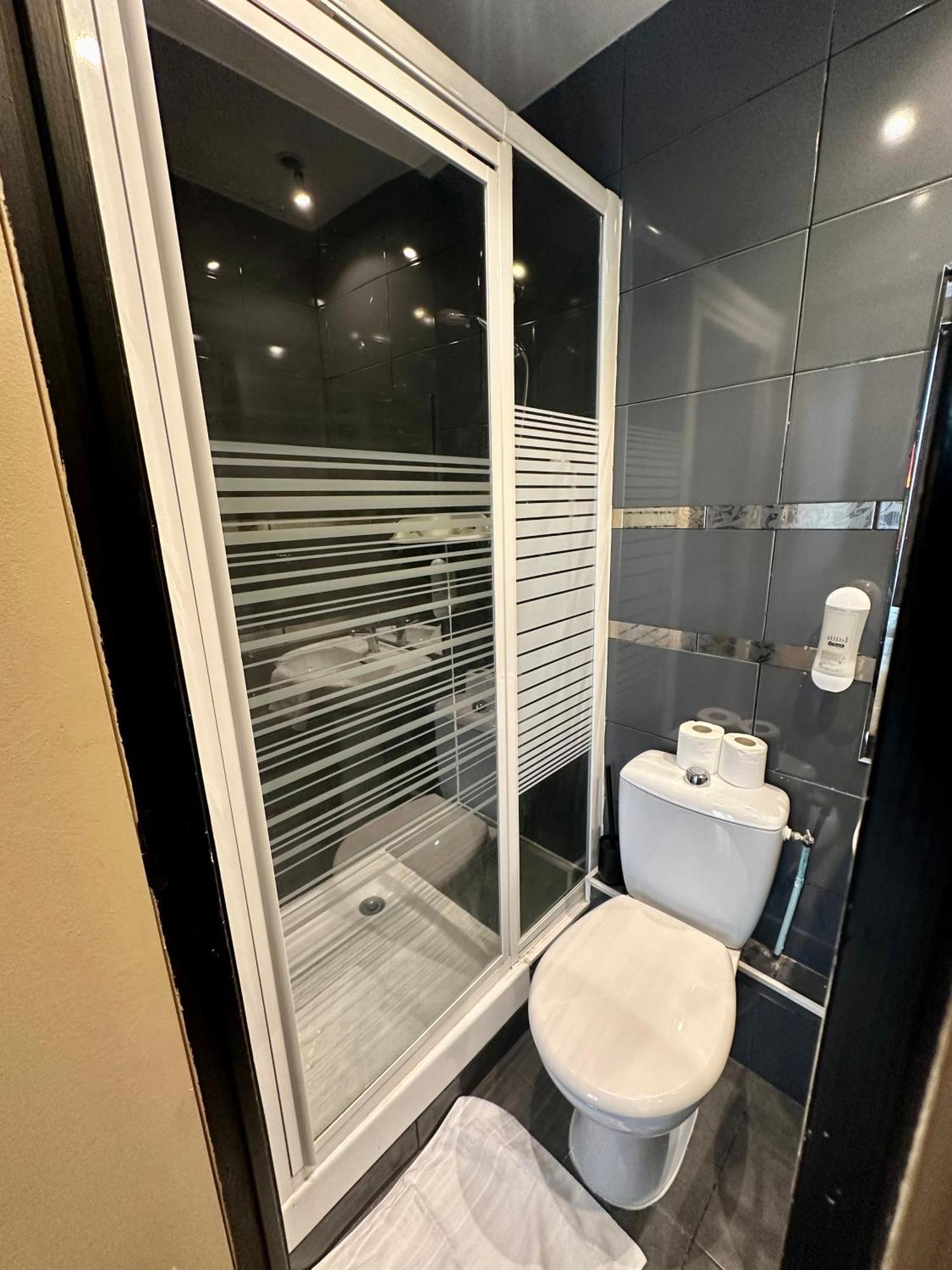 Hotel Victor Hugo Кламар Екстериор снимка