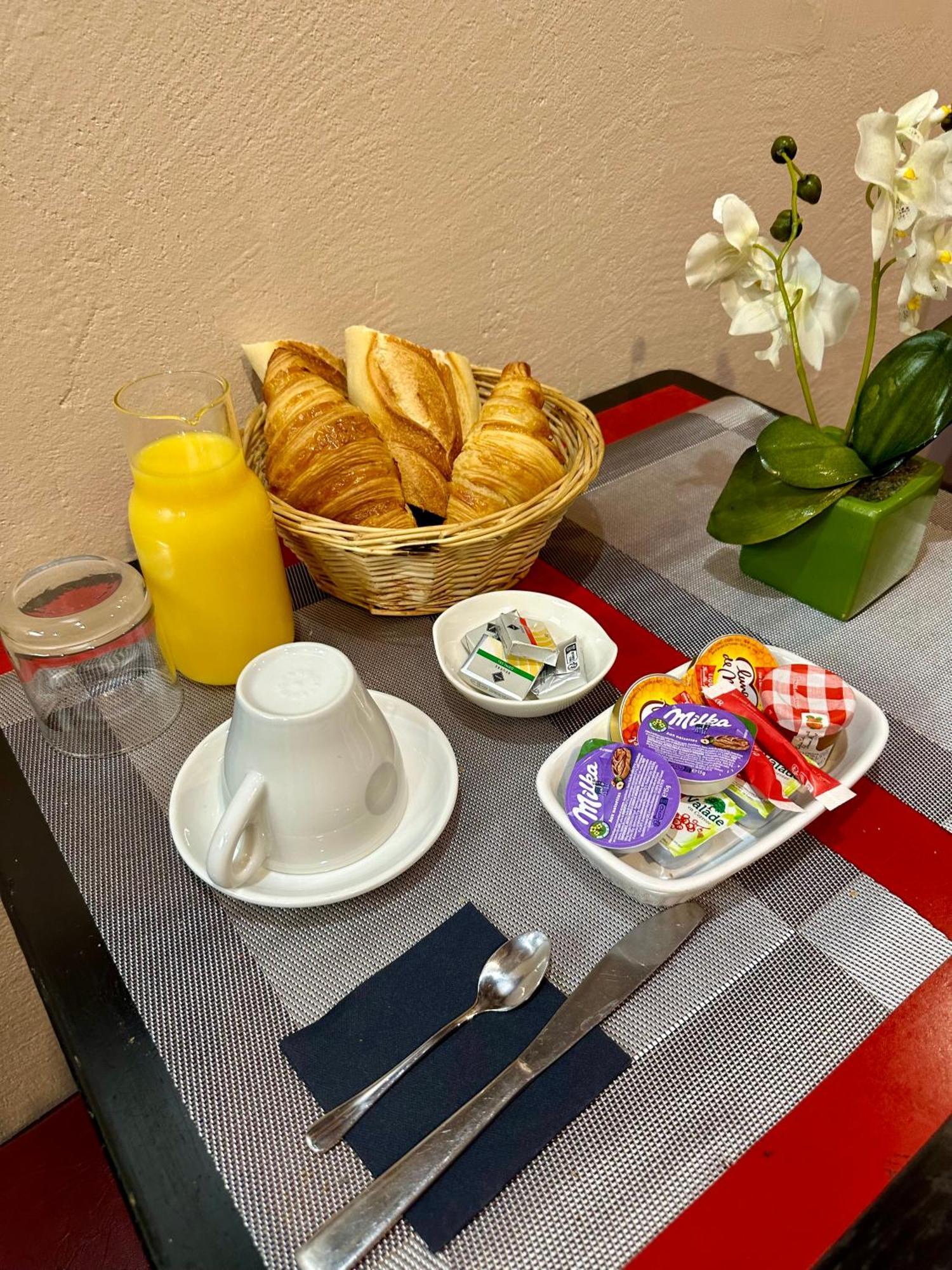 Hotel Victor Hugo Кламар Екстериор снимка