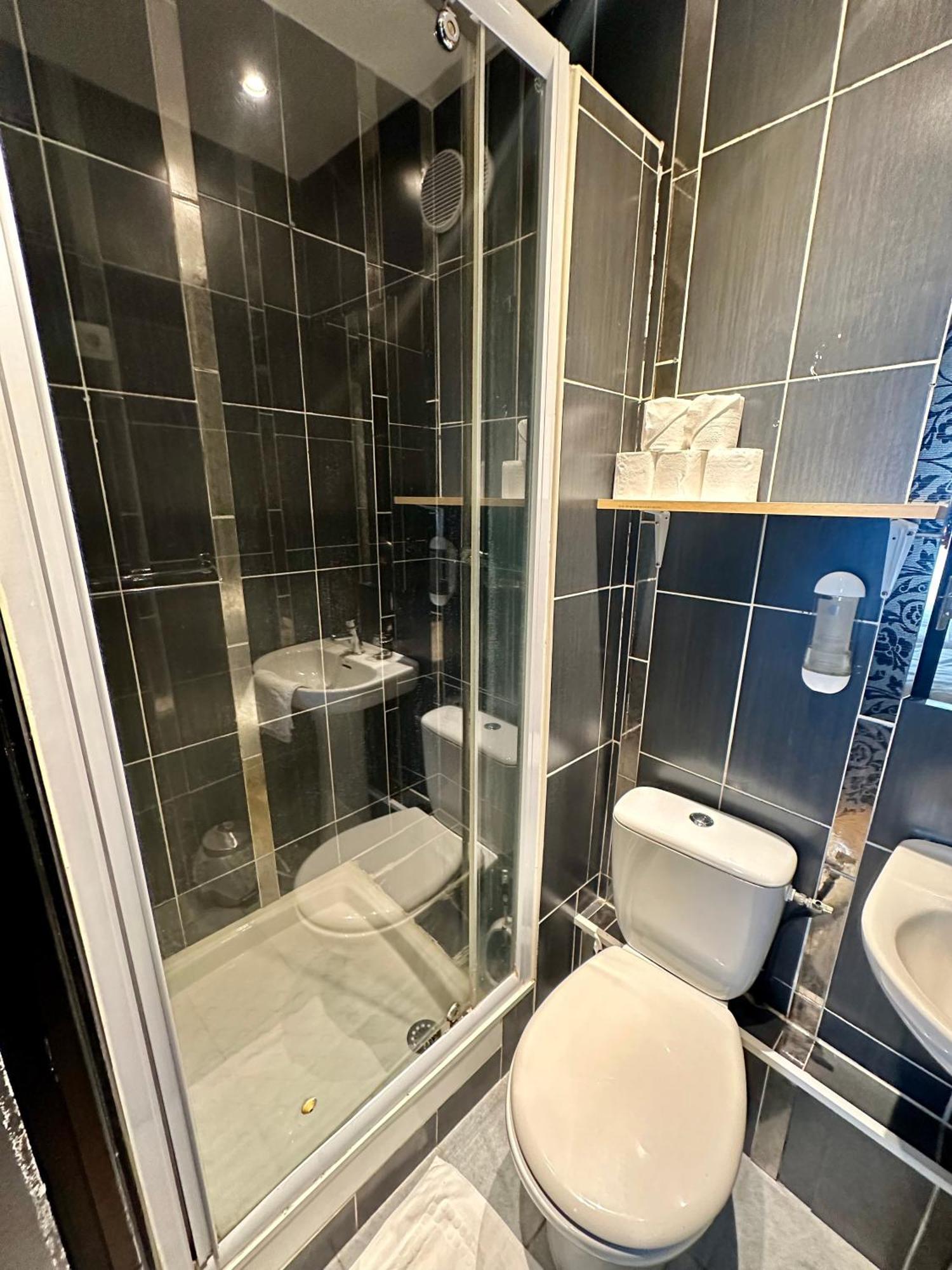Hotel Victor Hugo Кламар Екстериор снимка