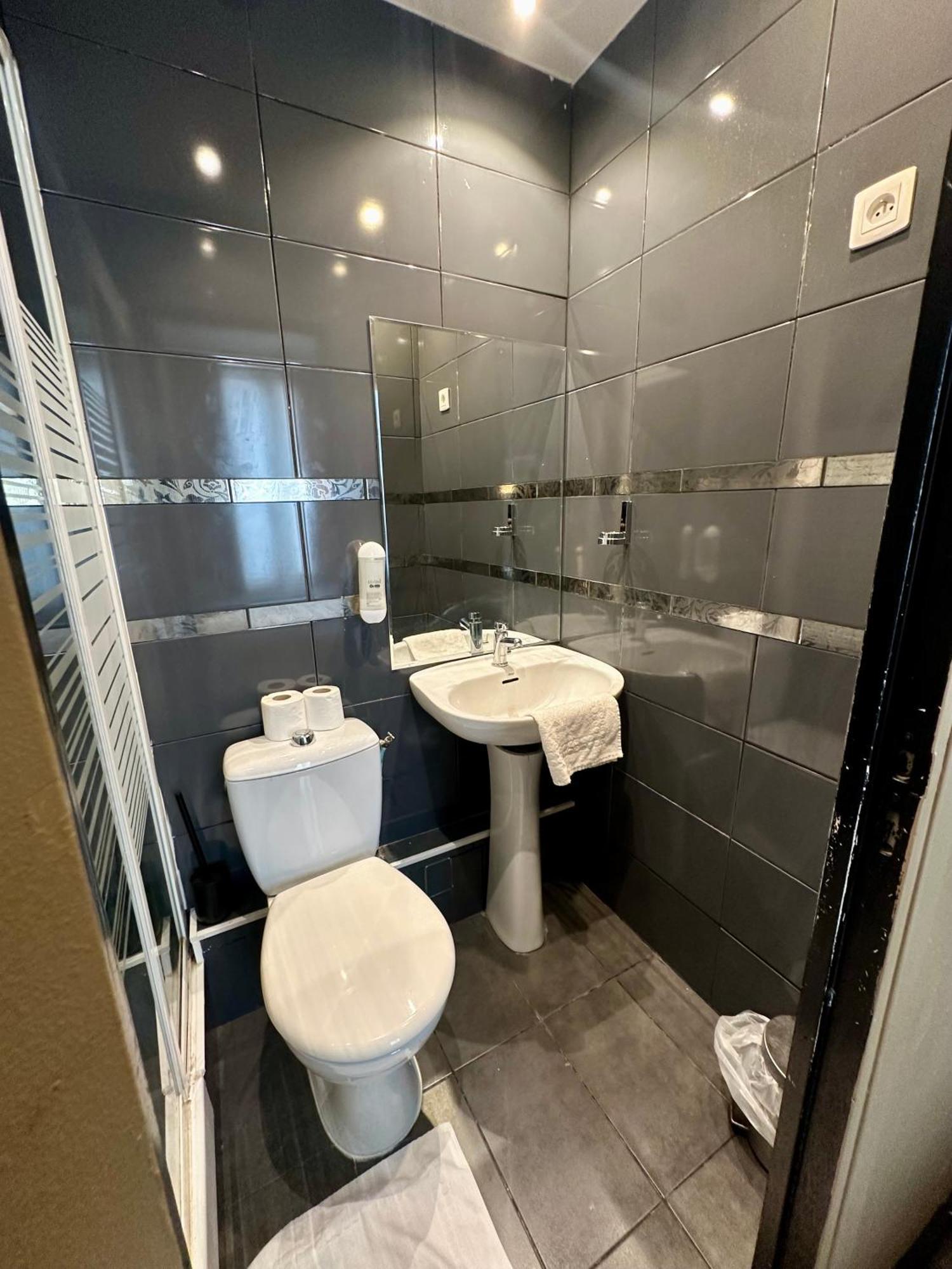 Hotel Victor Hugo Кламар Екстериор снимка