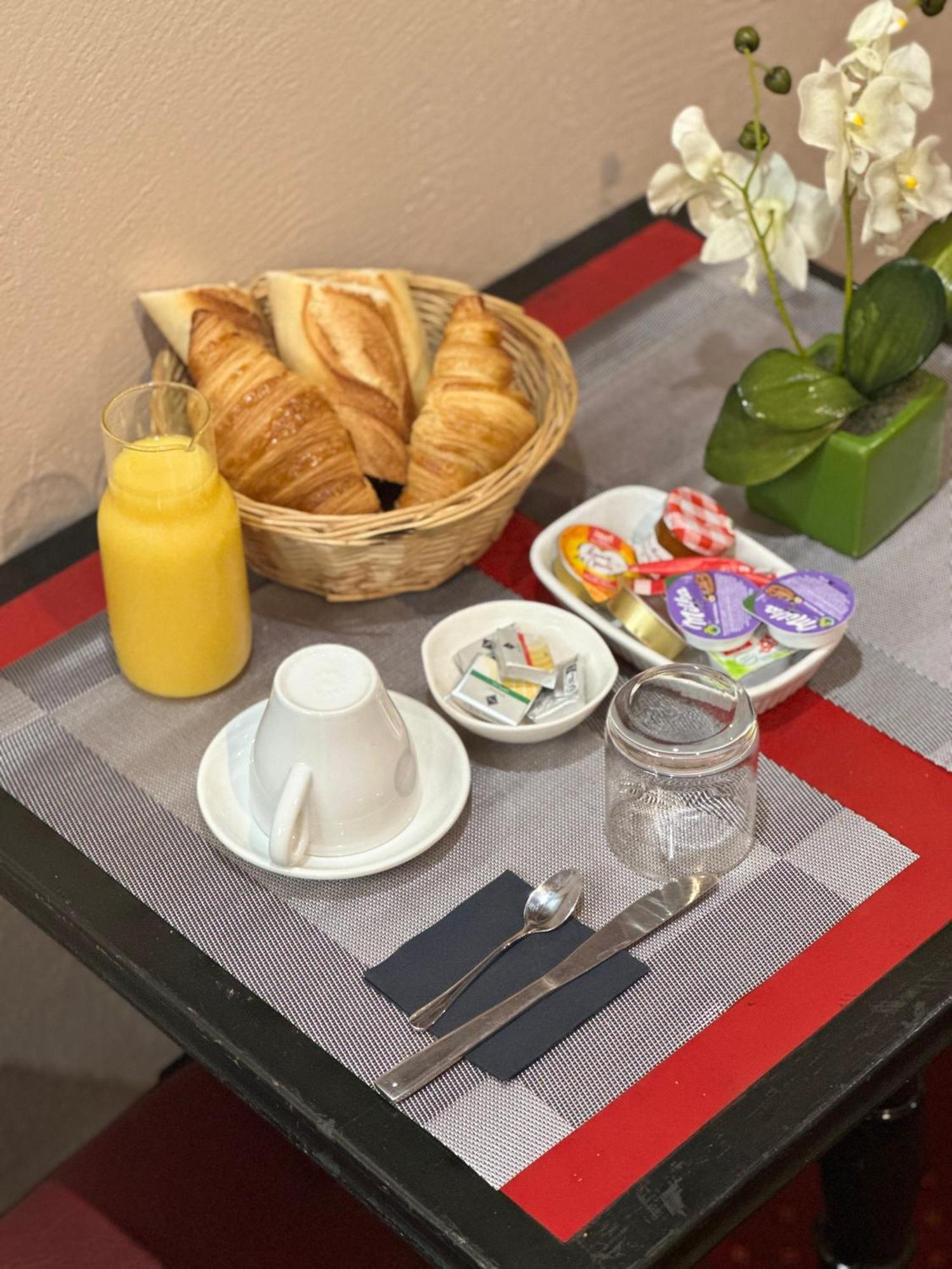Hotel Victor Hugo Кламар Екстериор снимка