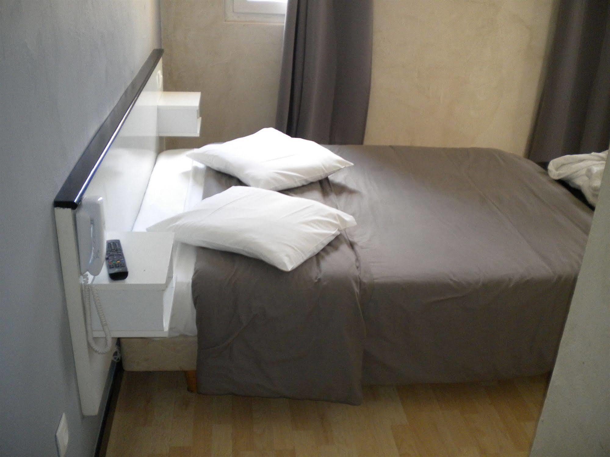 Hotel Victor Hugo Кламар Екстериор снимка